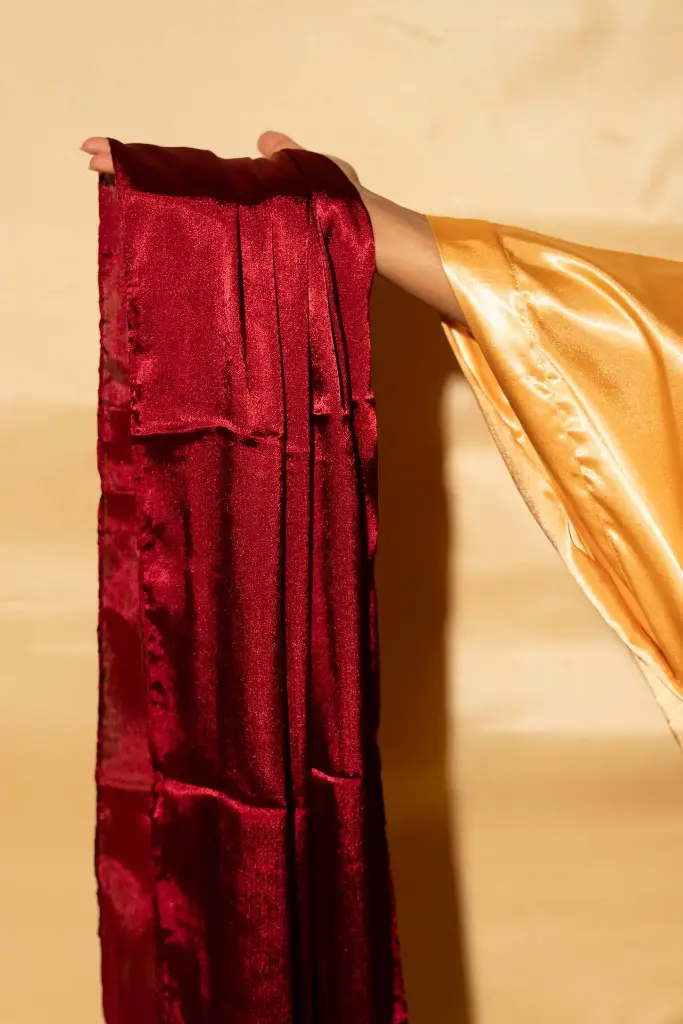 Muna Satin - Maroon