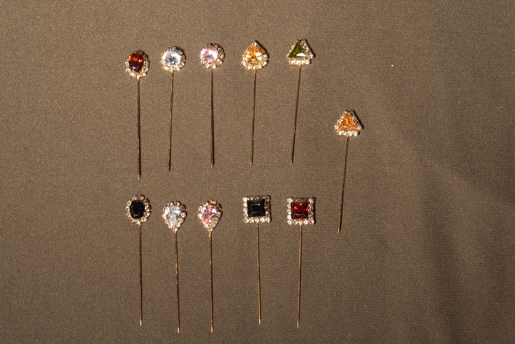 Golden Diamond Pin- Colouring