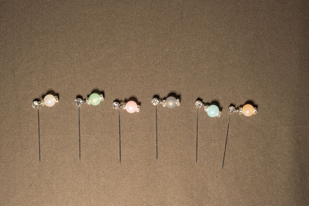 Colouring Round Moti Pin