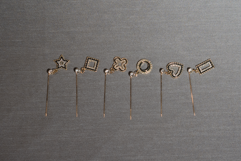 Designer Brooch Pin- Golden